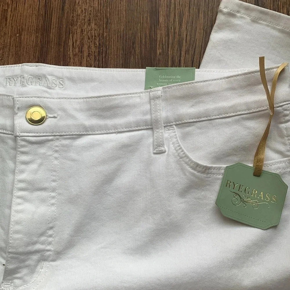 Ryegrass High-Waist Flare Leg White Jeans 16W NWT - Picture 4 of 7